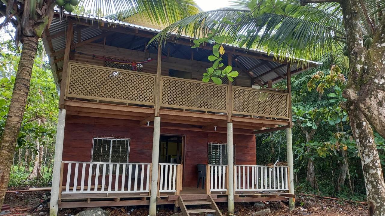Casa Manati Hotell Lívingston Exteriör bild