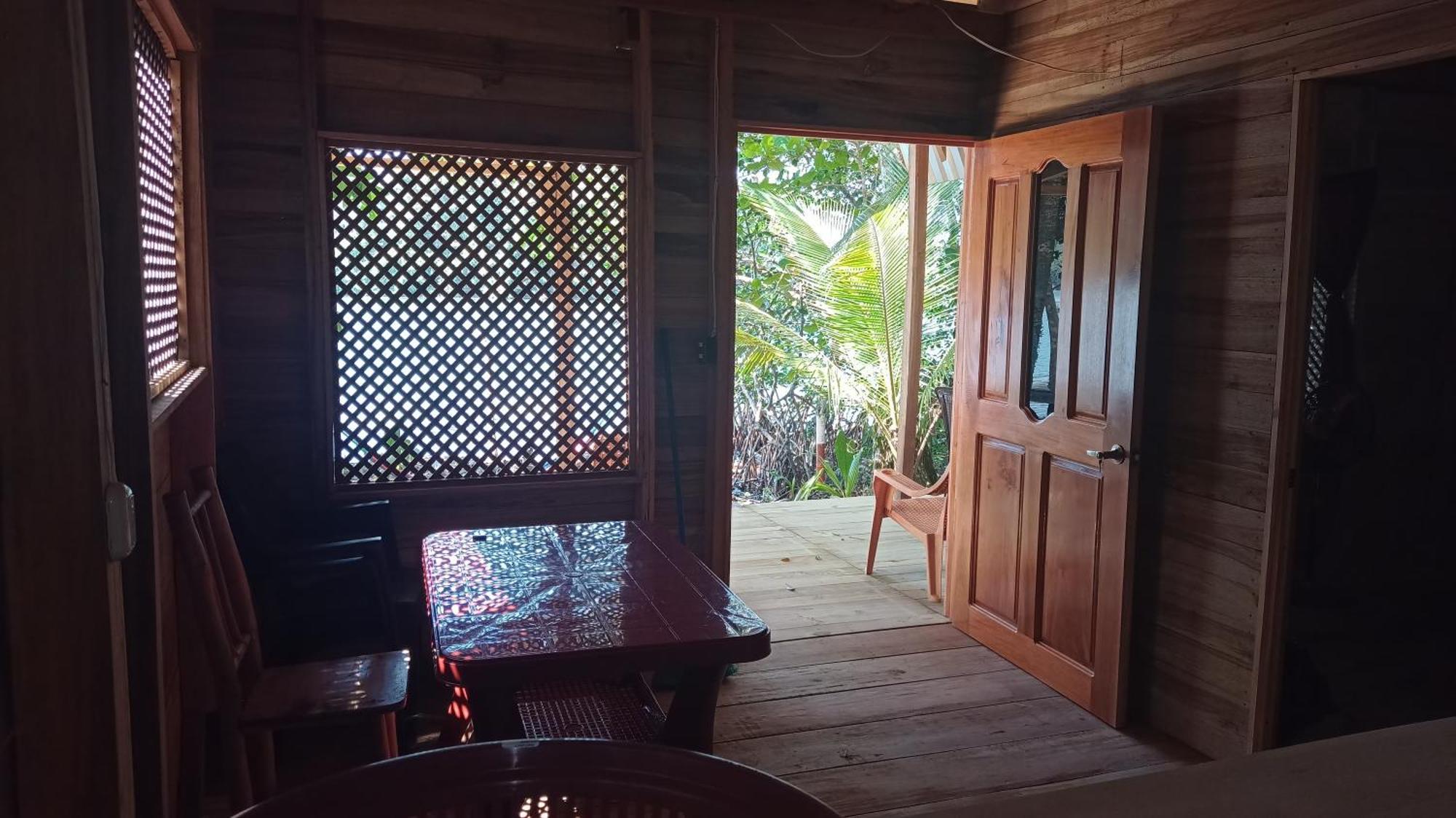 Casa Manati Hotell Lívingston Exteriör bild