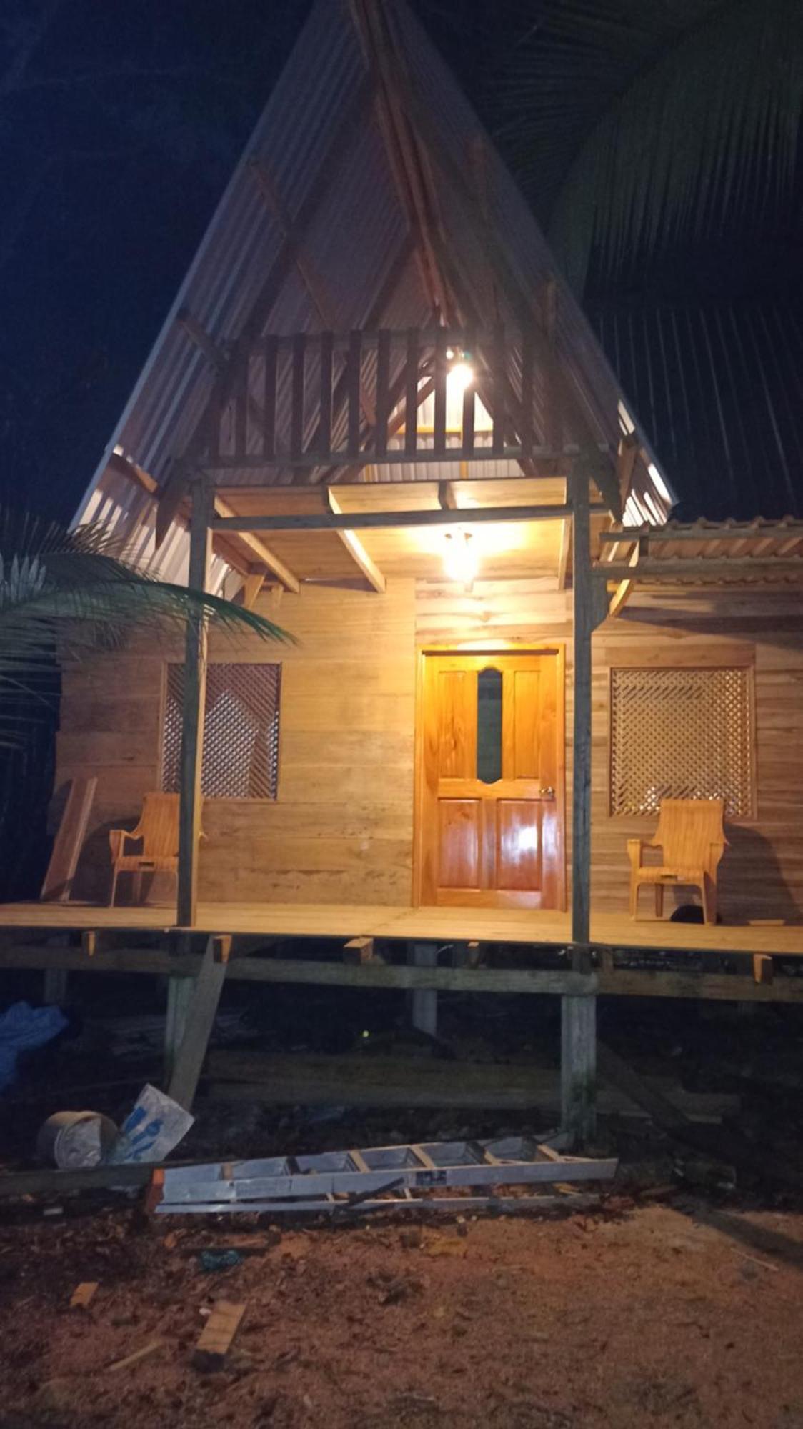 Casa Manati Hotell Lívingston Exteriör bild